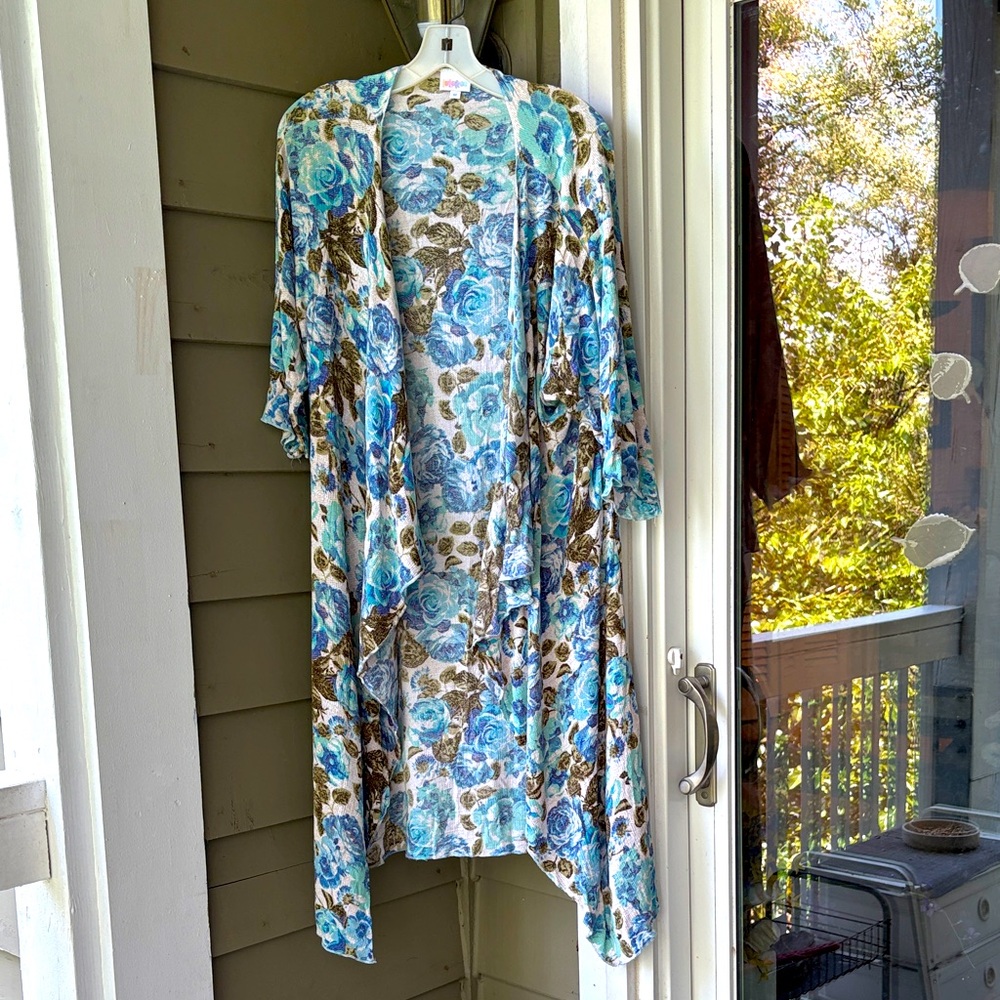 LuLaRoe Multicolor Floral Kimono/Duster. Made in USASz M. Waffle knit. Pre-loved